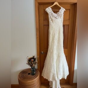 Allure Bridals Elegant Lace Wedding Dress